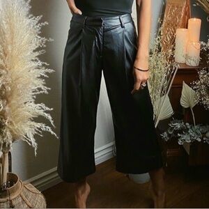 Chic Black Wide-Leg Trousers
